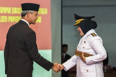 Central Java Governor Ganjar Pranowo (left) congratulates new Klaten Regent Sri Mulyani, who was inaugurated in Semarang, Central Java, on Nov. 27.