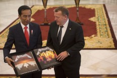 Danish Prime Minister Lars Lokke Rasmussen gives President Joko “Jokowi” Widodo, Rasmussen a box set of Metallica’s Master of Puppets vinyl during a state visit at the Bogor Palace on November 28, 2017.