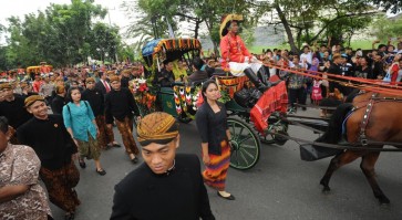 Jokowi&rsquo;s family grateful for successful wedding party