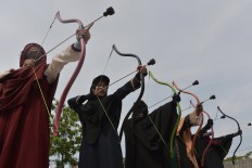 Minister defends niqab amid security concerns 