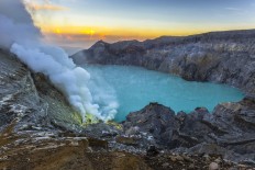 Ijen Crater tourist site closed due to toxic gases