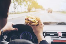 Why eating while on the move is a bad idea