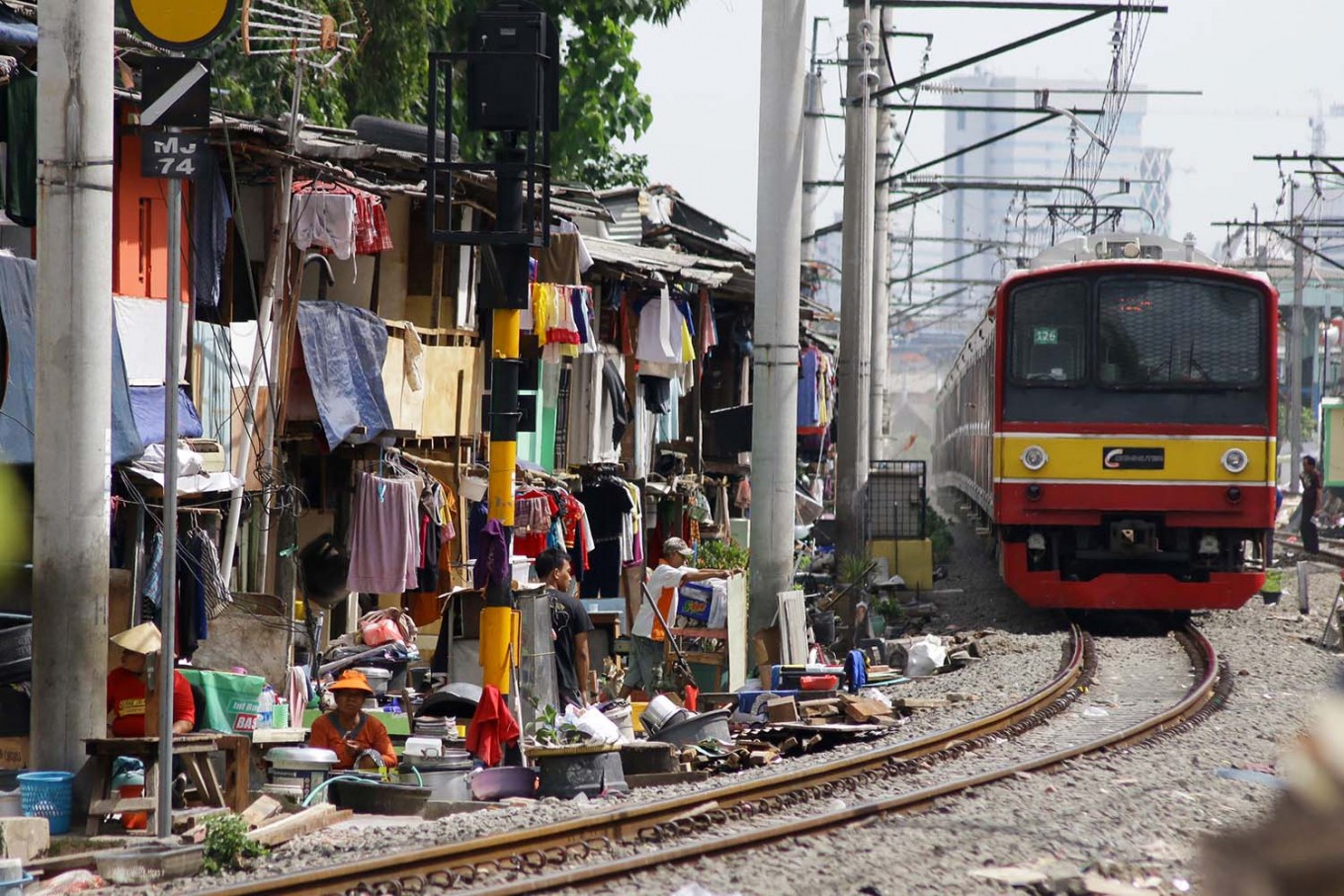 Slums remain a fact of life in Jakarta, ministry finds - City - The
