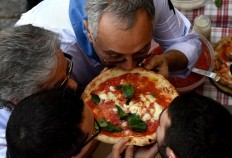 Naples pizza twirling wins coveted UNESCO 'intangible' status