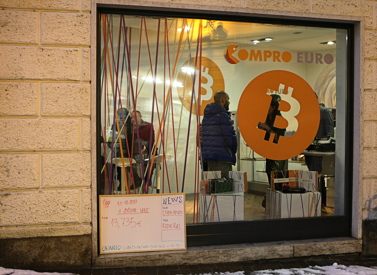 Bitcoin Rises In Debut As Sec Warns On Digital Money Business