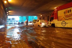 Water inundates Cawang underpass, Jakarta council building
