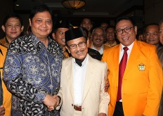 Golkar installs Industry Minister Airlangga as new chairman