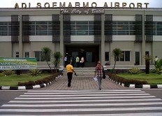 Surakarta airport closes temporarily after Mt. Merapi spews out ash 6,000 meters high