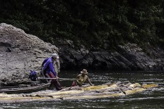 Thousands of villages in Pekanbaru isolated by flash floods