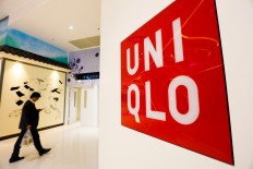 Uniqlo defends decision to stay open in Russia 