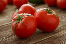 Two tomatoes a day may keep lung disease at bay: Study