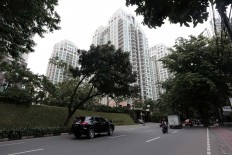 The towers of the Pakubuwono Residence apartment complex on Jl. Pakubuwono VI just into the hazy skies above South Jakarta on Dec. 15, 2017.