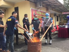 Papua Police destroy thousands of PCC pills