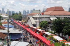 Police object to Jakarta administration closing road for street vendors
