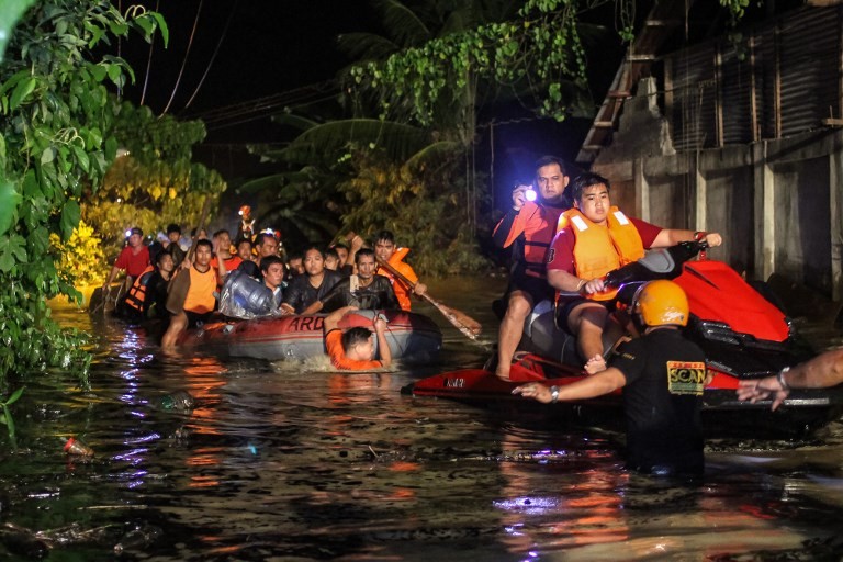 Philippines storm toll tops 200, tens of thousands displaced