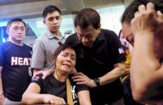  Duterte vows to get to truth of deadly mall blaze 