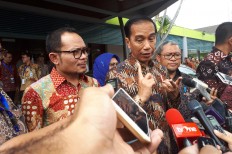 Jokowi distributes land certificates to S. Sulawesi residents