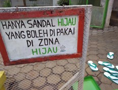  A warning board saying “Only green slippers are allowed in the green zone” is put on the entrance of the green zone in the farms’ area. JP/Ganug Nugroho Adi