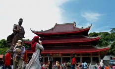 Who was the Chinese navigator Zheng He?