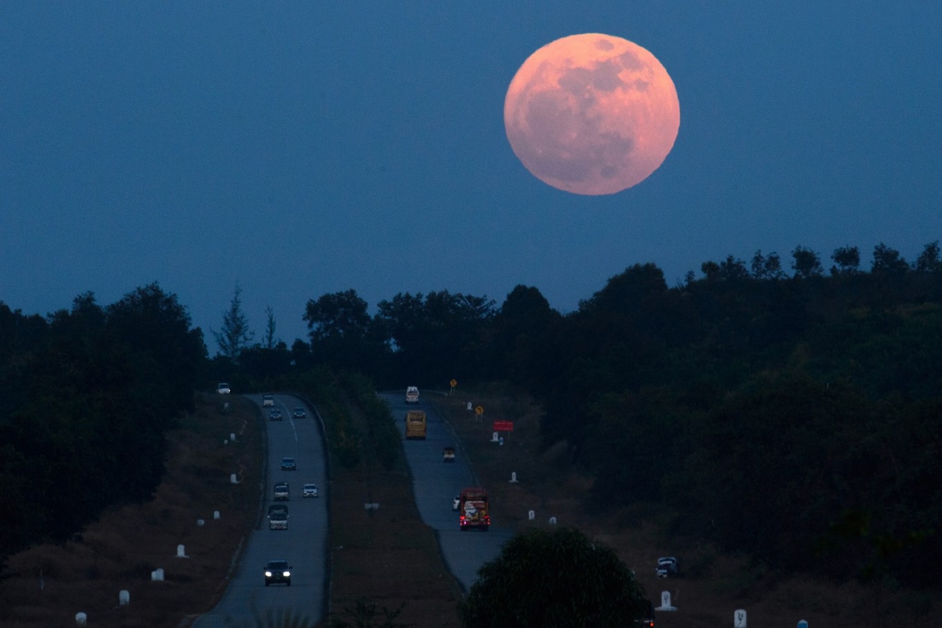 The Blue Supermoon 2025 - Donny Alfreda