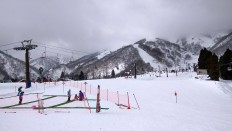 Young skiers enjoy Hakuba Goryu’s children’s area. JP/Agnes Anya