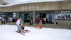 A mother helps her children strap on skis in front of Escal Plaza, the main hall of Hakuba Goryu Snow Resort. Escal Plaza offers skiing classes as well as rental services for skiing gear. JP/Agnes Anya