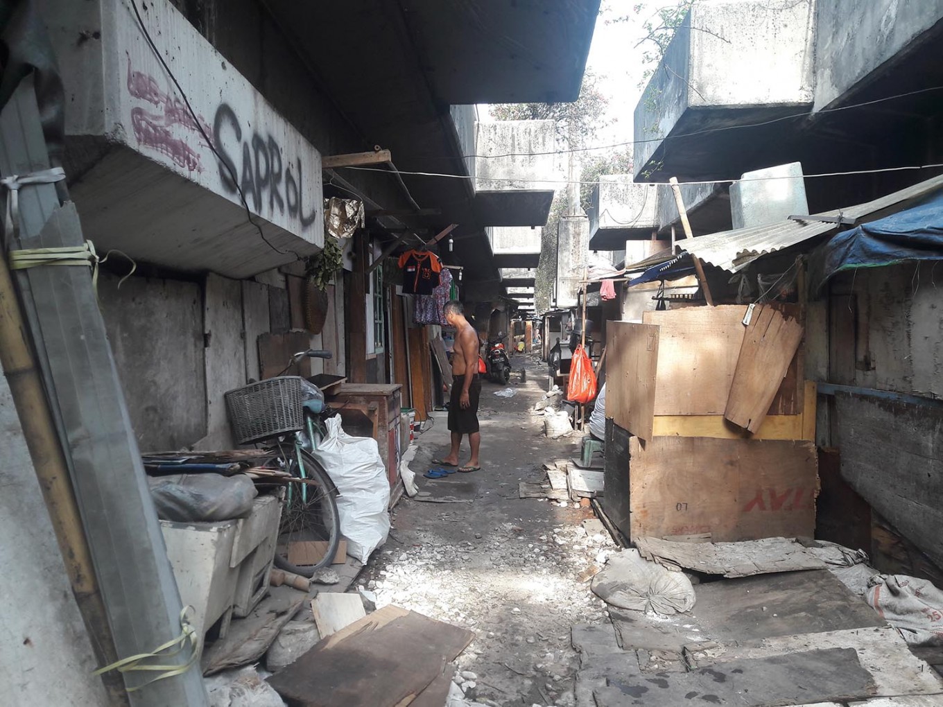 Poverty rate in Jakarta falls to 3.57 percent - City - The Jakarta Post