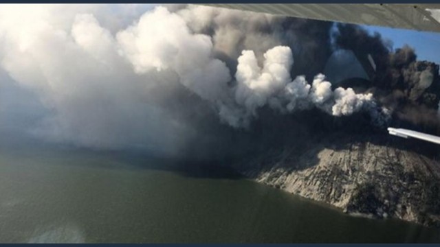 Hundreds evacuated as Papua New Guinea volcano erupts