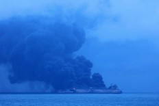 Stricken oil tanker off China could explode: Authority