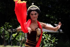 Dancer Otniel Tasman performs on the Garuda Stage next to Sukuh temple. JP/Maksum Nur Fauzan