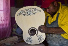 'Coco' guitars all the rage in Mexico