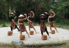 Sukoharjo rain festival features art performances, fashion show