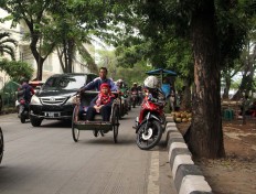 Sandiaga admits allowing &lsquo;becak&rsquo; a political contract