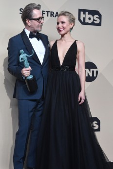 Hollywood hits red carpet for SAG awards 