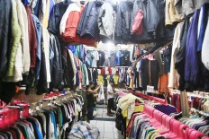 Storekeepers arrange secondhand clothes at Pasar Senen in Jakarta on Jan. 25, 2018. Demand for clothing helped push retail sales higher in January 2022.