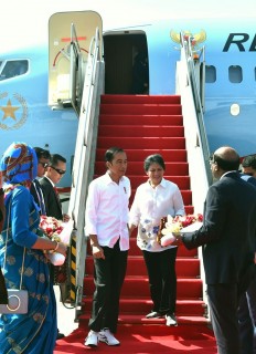 Jokowi visits Rohingya refugee camp in Cox's Bazar