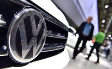 In this file photo taken on June 22, 2016 a Volkswagen logo is seen on a VW Tiguan on display during German carmaker Volkswagen shareholders' annual general meeting.
The German government on January 29, 2018 strongly condemned revelations that three carmakers had tested the effects of diesel fumes on monkeys and humans, adding that it had asked BMW, Volkswagen and Daimler to explain themselves.
