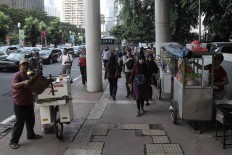 Statues, traditional motifs to crowd sidewalks along Jakarta's thoroughfares