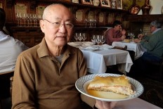 William Wongso receives French baking medal, inducted into elite culinary club