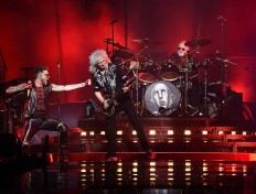 Queen announces European summer shows