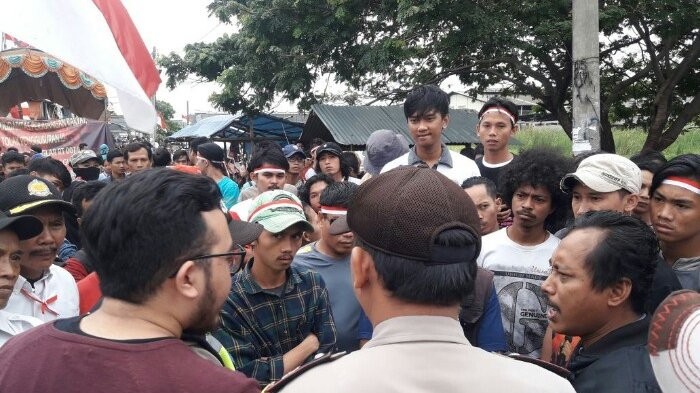 West Jakarta residents continue staging rally ahead of eviction