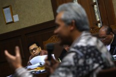 Golkar, PDI-P politicians skip e-ID questionings