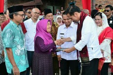 Jokowi pays homage to Indonesian press pioneer during West Sumatra trip