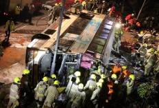 At least 19 killed as bus topples over in Hong Kong