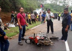 BREAKING NEWS: Bus accident kills at least 25 in West Java
