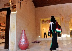 Saudi women need not wear abaya robes: senior cleric