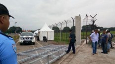 Gate near Soekarno-Hatta collapses, one injured