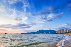 Sustained greenhouse gas emissions could see global sea levels rise nearly 40 centimeters this century as ice sheets in Antarctica and Greenland continue to melt, a major international study concluded Thursday. 