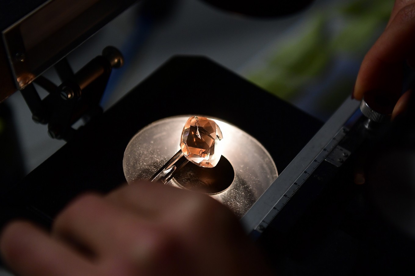 De Beers to sell synthetic diamonds: here's how they're made