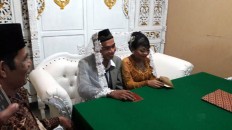 Despite prohibition, couples in West Jakarta tie the knot on Valentine&rsquo;s Day